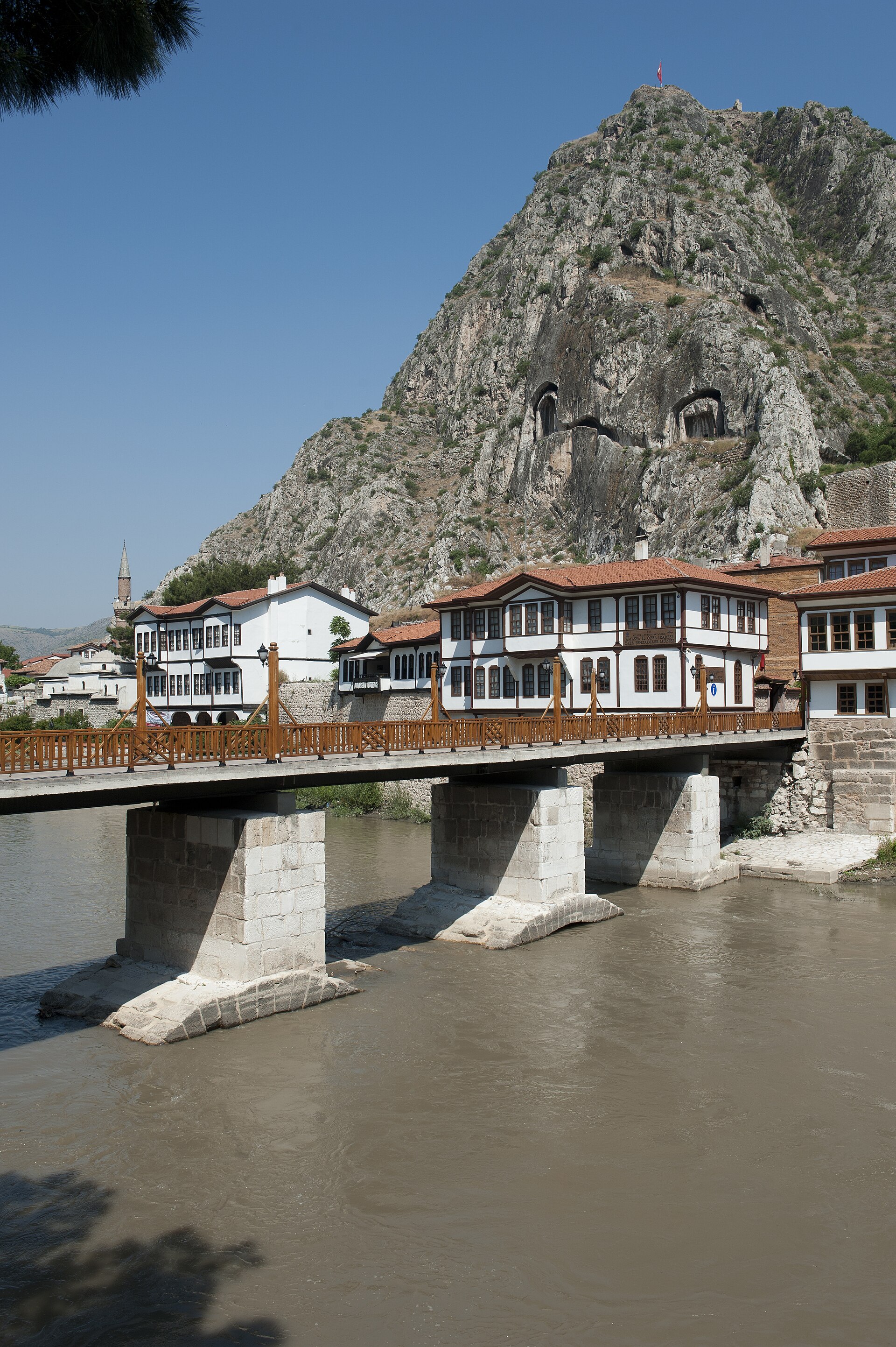 Amasya Yeşilmak Alcak Bridge looking west