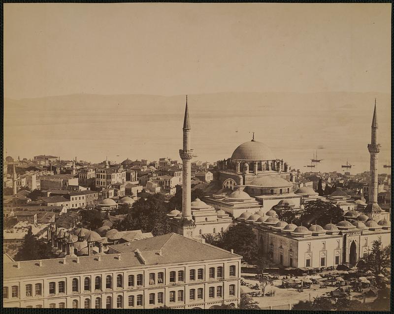 Vue panoramique de la mosquée Bayazid - DPLA - 4cf000589a4a1882d1f20ff4b095a10e