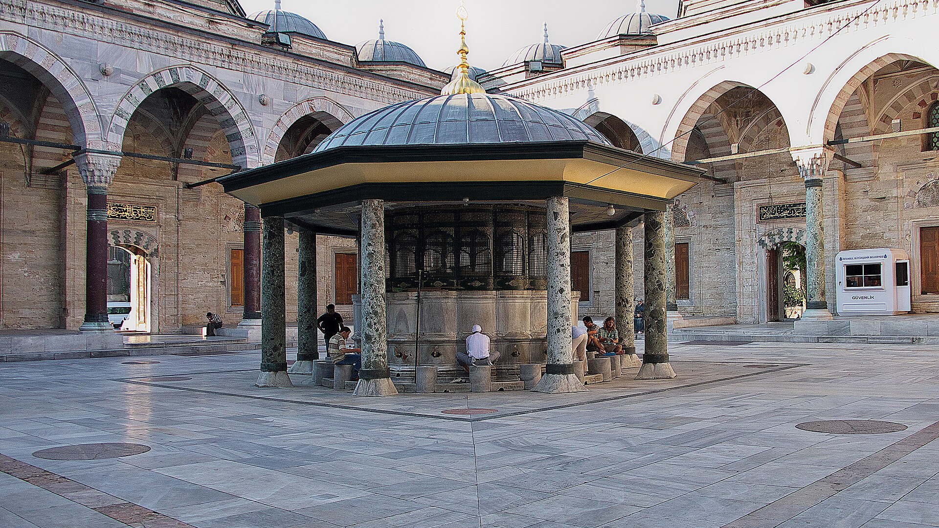 Mezquita de Beyazid II (1501-1506) Patio. Estambul