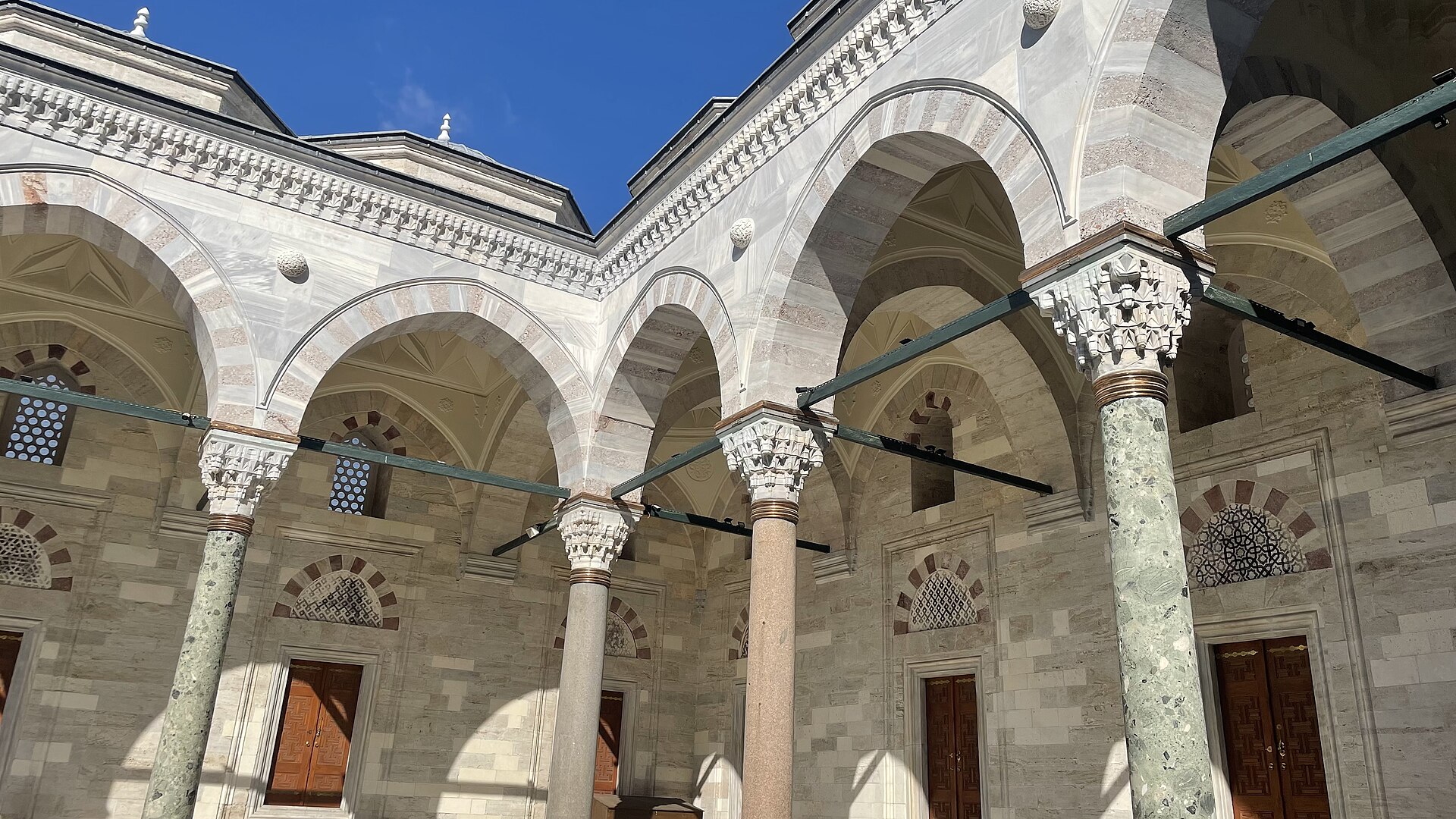 BeyazıtCamiAvlu2
