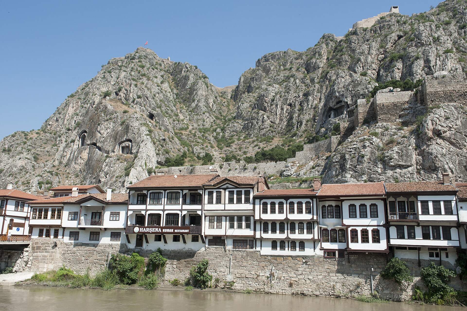 Amasya Yeşilmak Alcak Bridge looking west