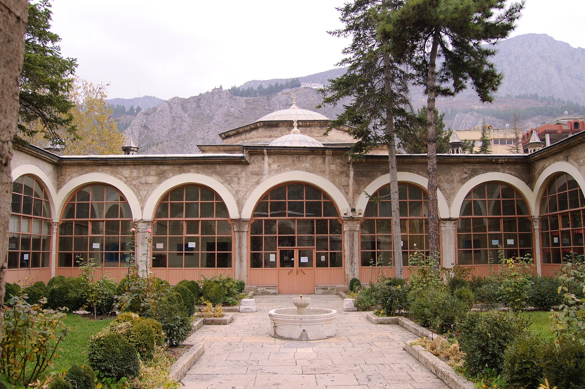 Farsça Matla‘ 8 — Her tīr-i se-per k’ez tu resed ber dil-i çākem