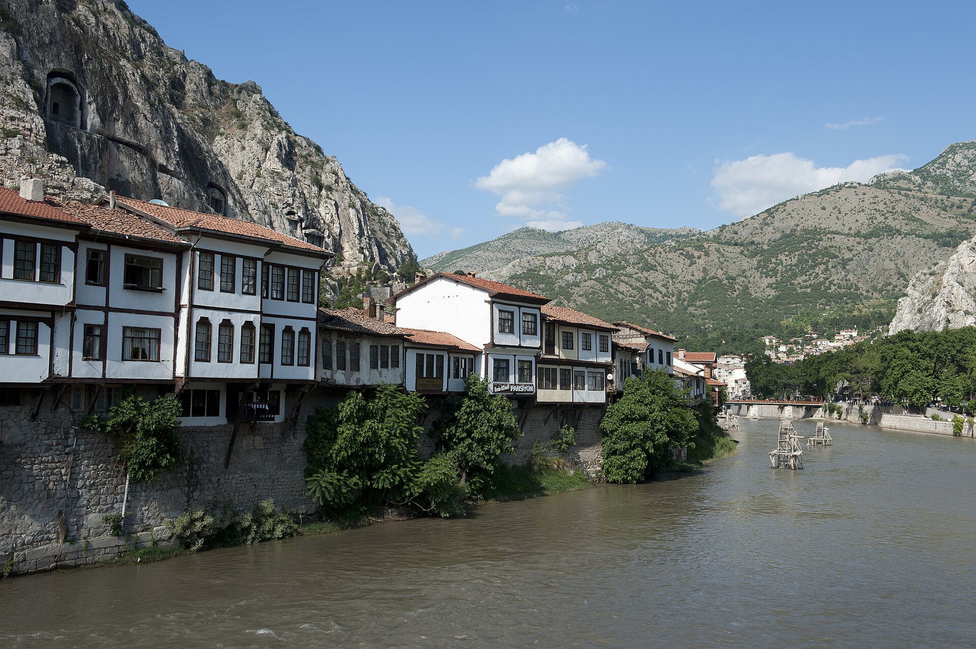 Amasya Yeşilmak Alcak Bridge looking east