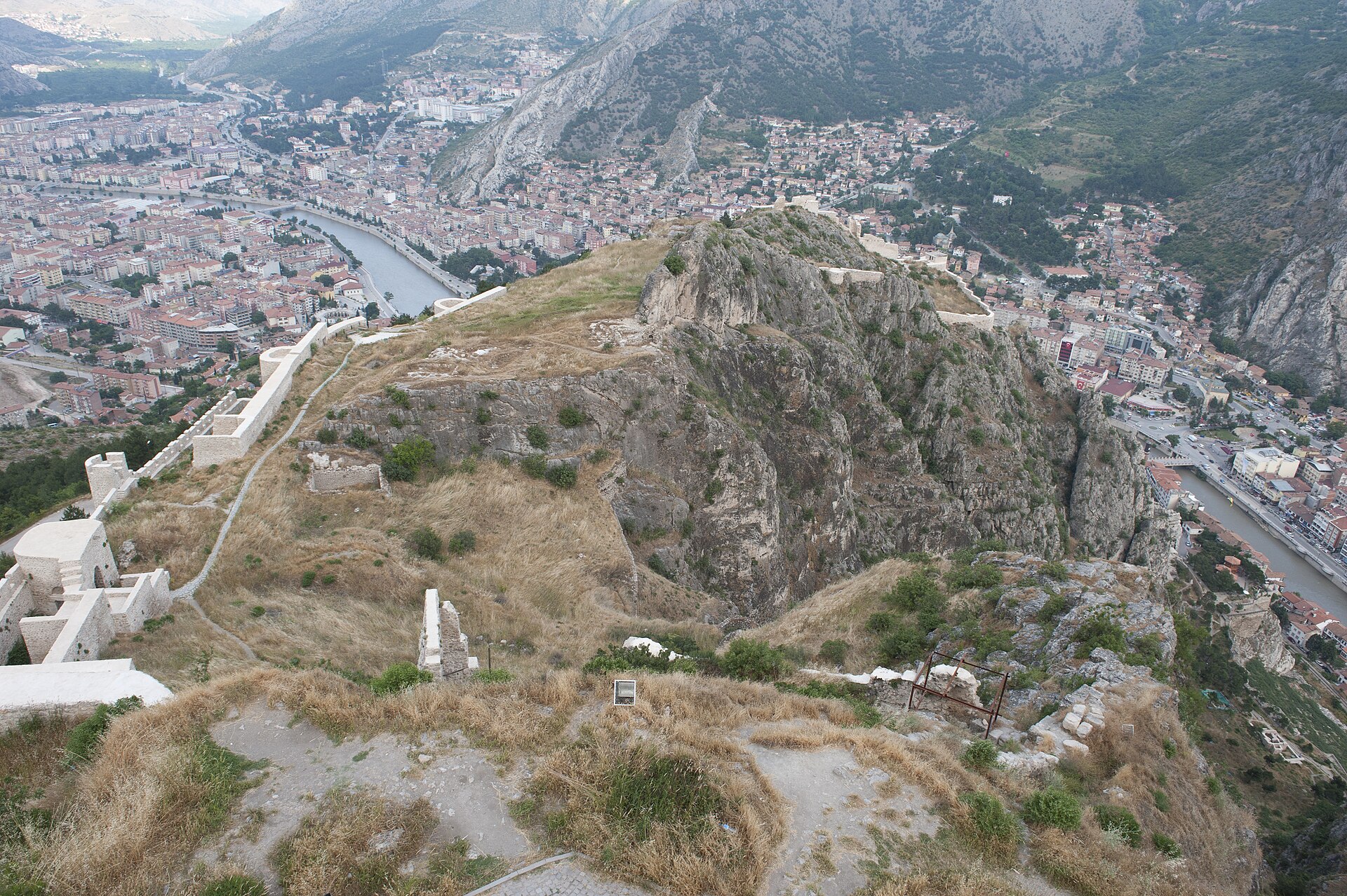 Amasya Castle and its walls