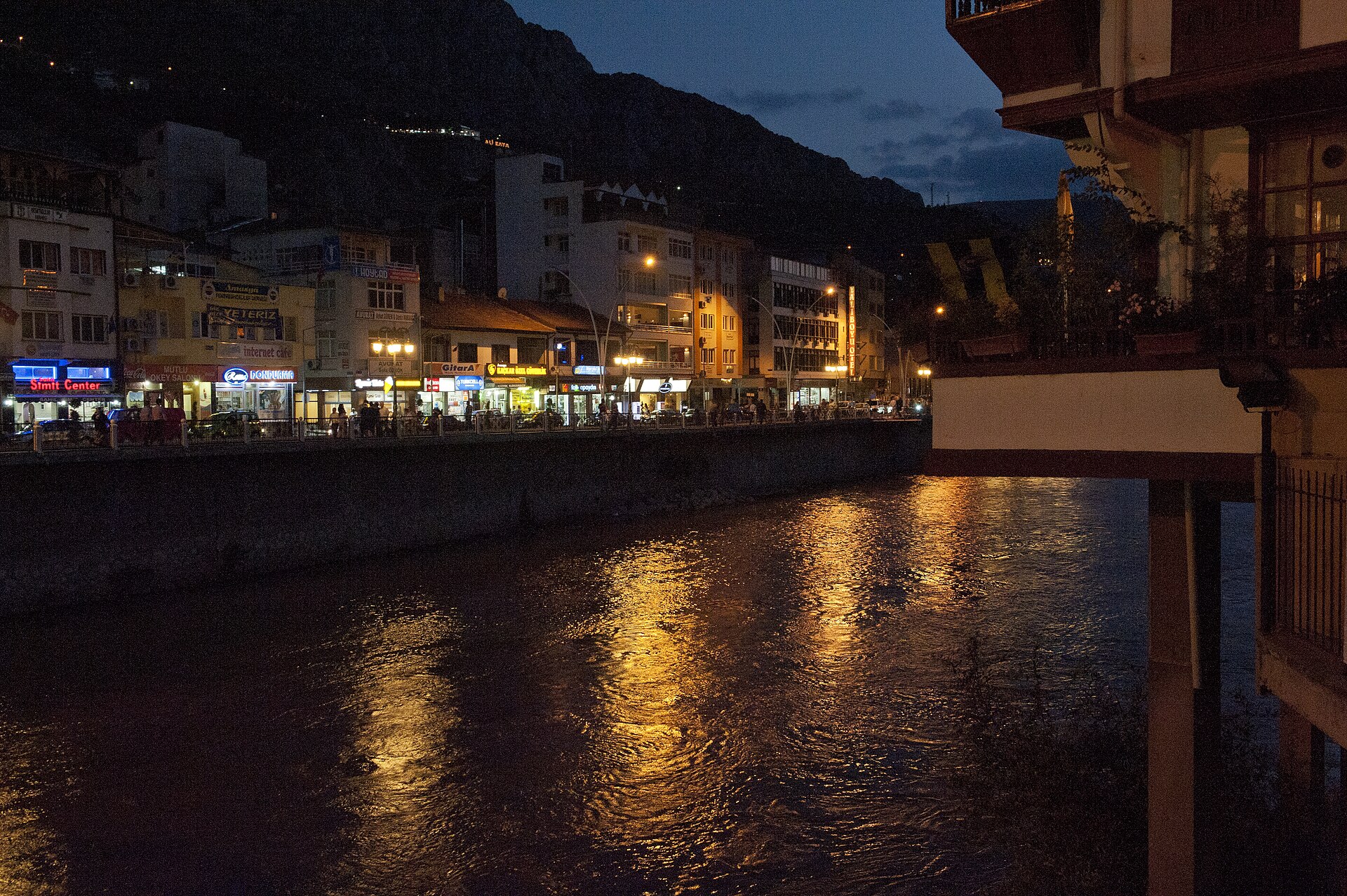 Amasya'da Âşıklık Geleneği: Saz Şairlerinden Gezginci Destancılara