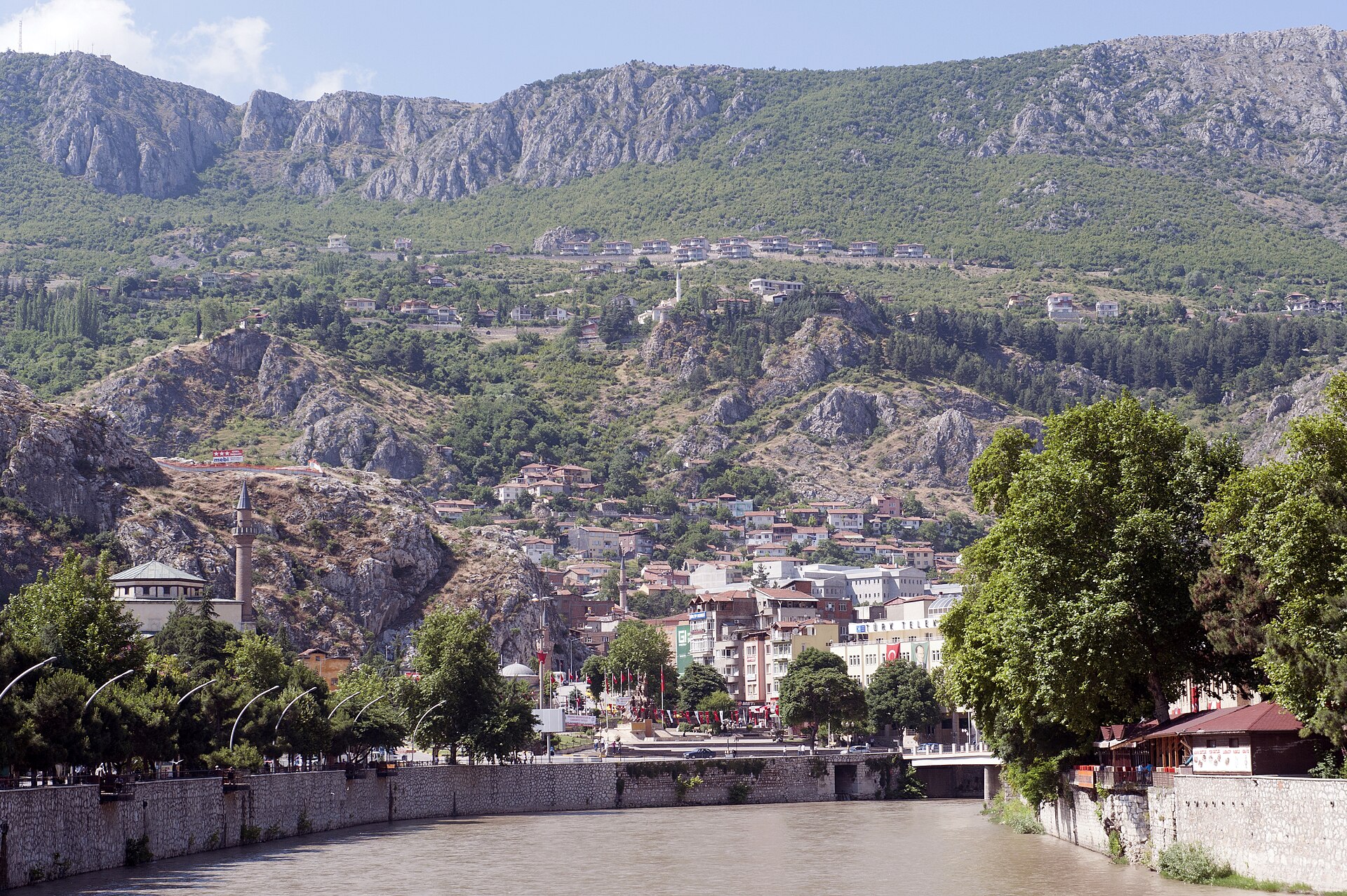 Amasya Yeşilmak to Hükümet Bridge from norfth