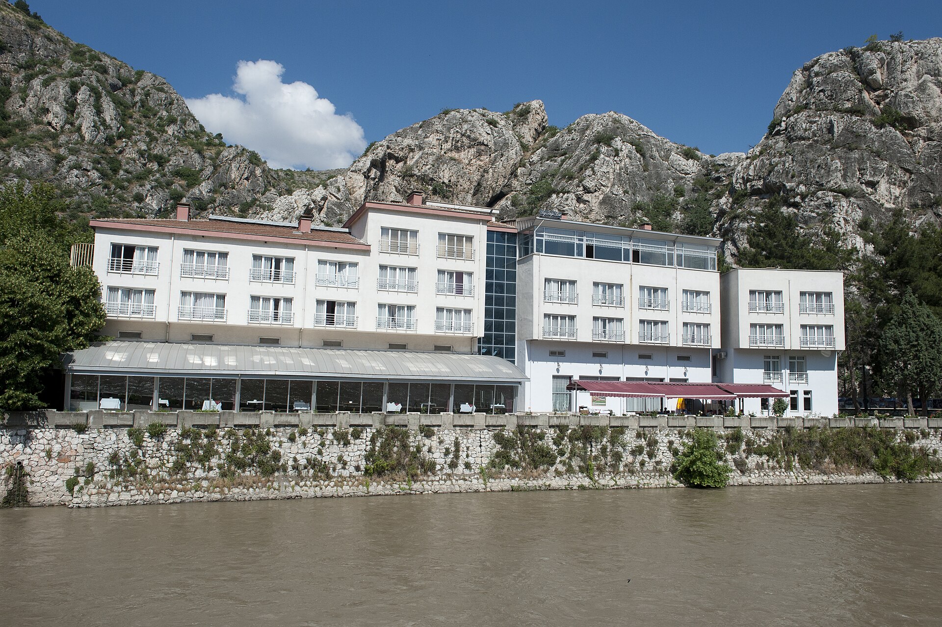 Amasya Yeşilmak near Büyük Amasya Oteli