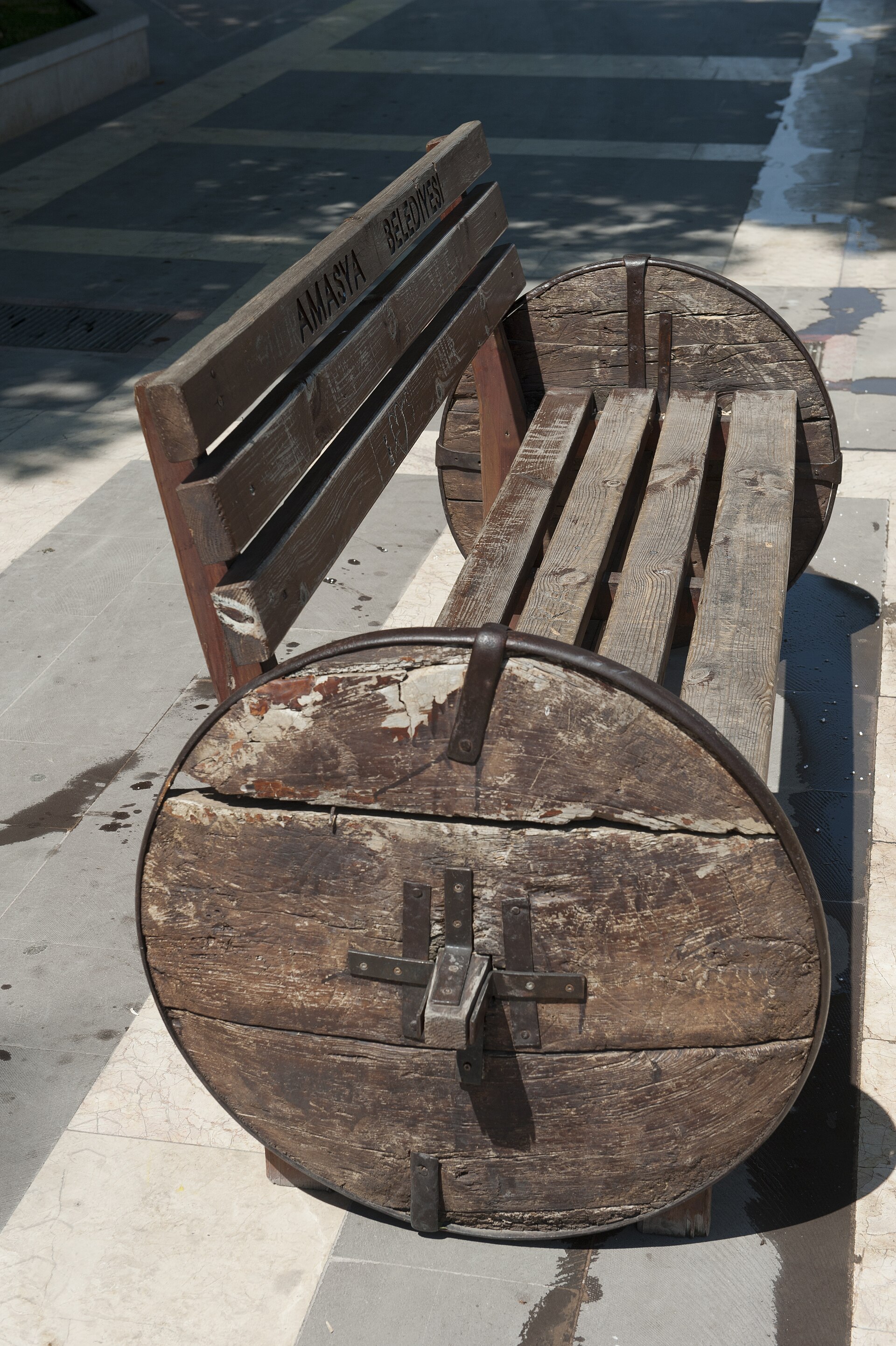 Amasya Bench with cart wheels