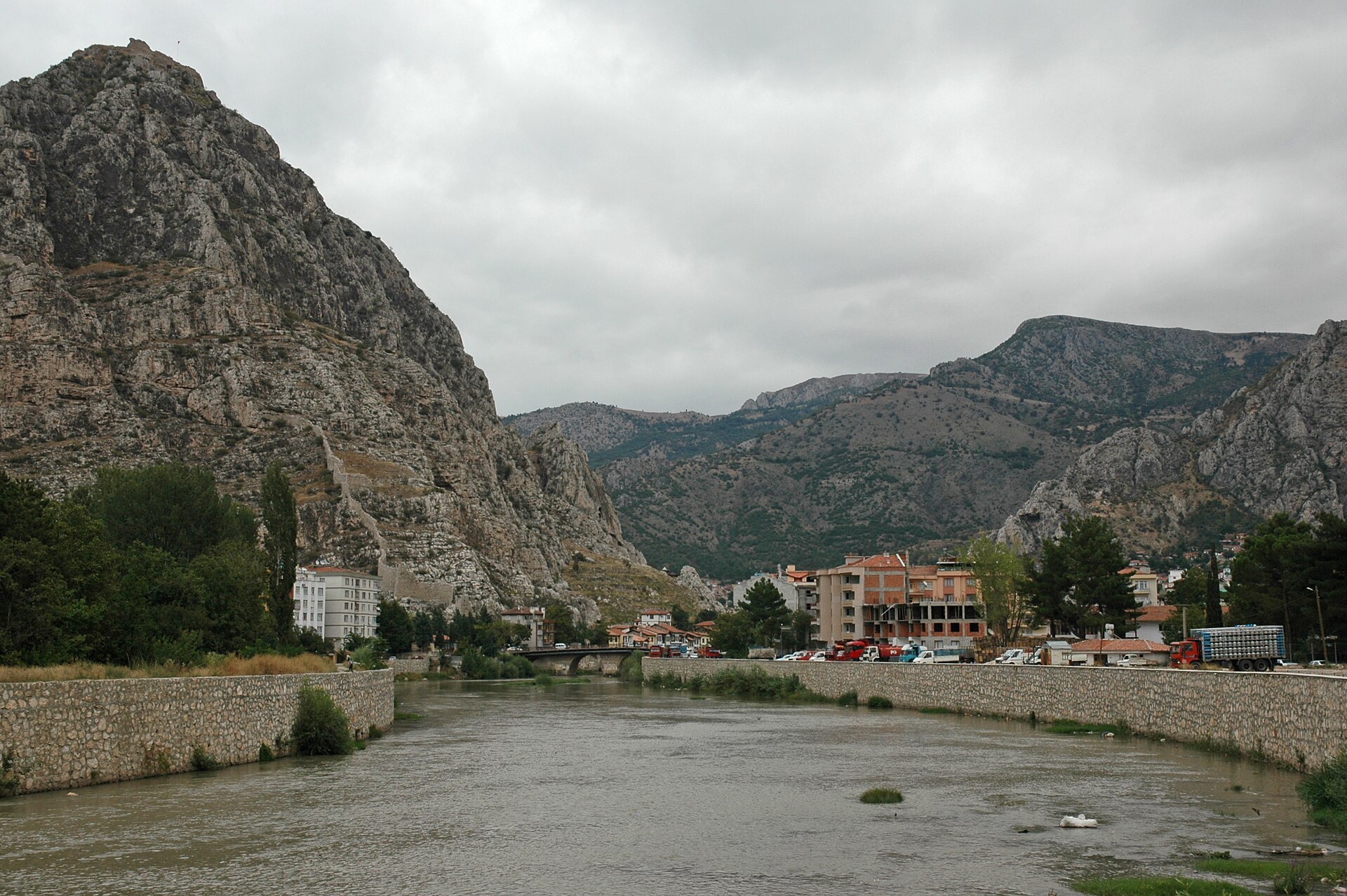 Yeşil Hıyar Soyulmaz: Amasya Türküsü