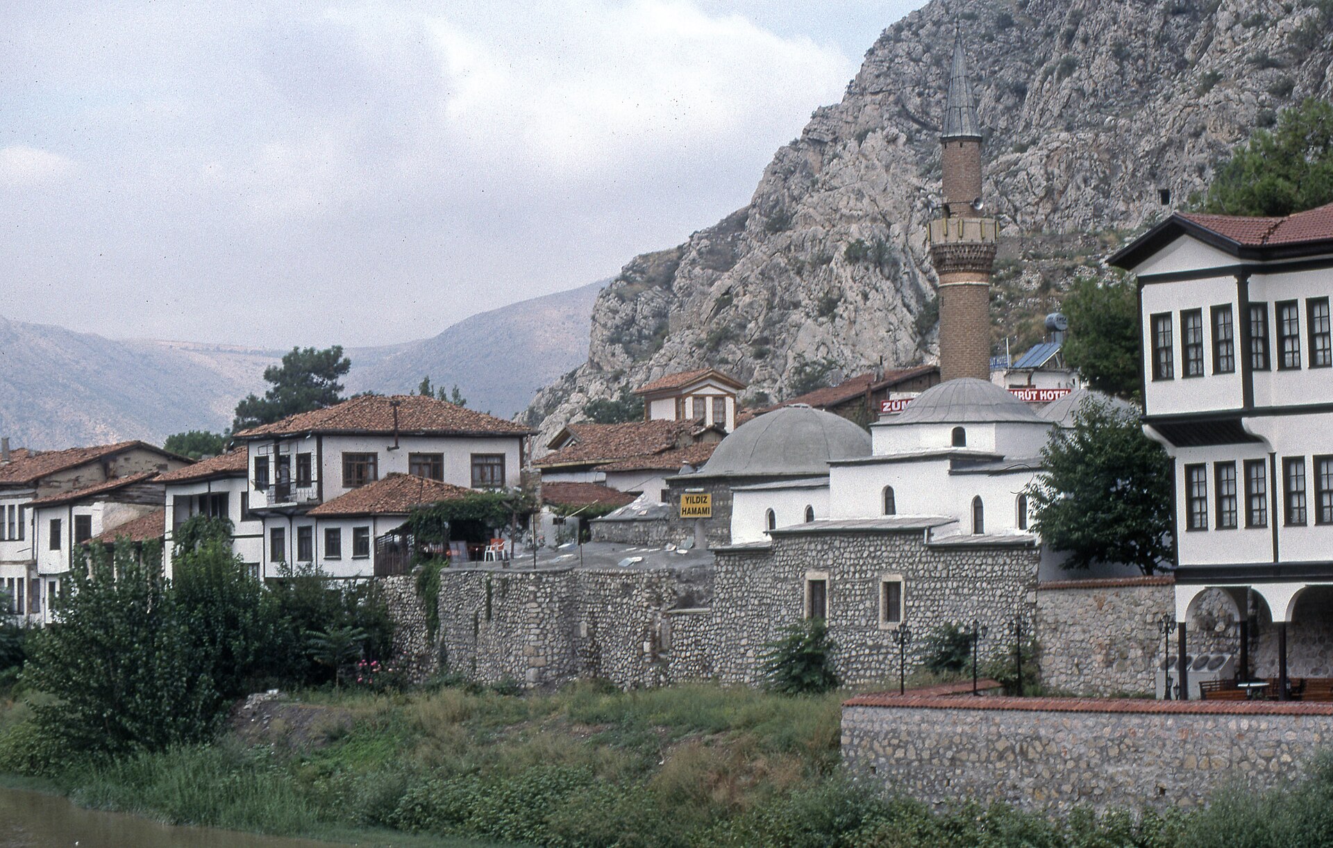 Rüşdü İbrâhim Efendi: Hattat Hüseyin Efendi'nin Şair Oğlu