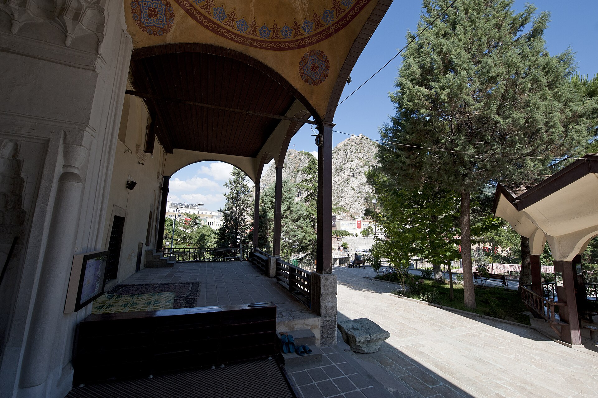 Gümüşlü Mahallesi: Gümüşlü Camii ve Gümüşlüzadeler