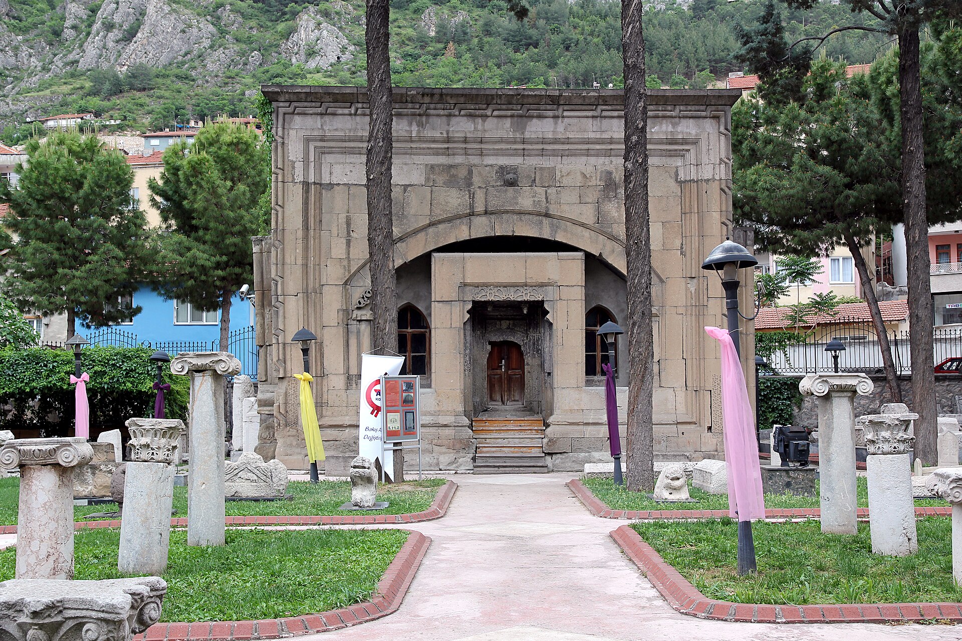 Sultan Mesud Türbesi: Mimarisi, Mumyaları ve Kimlik Tartışması