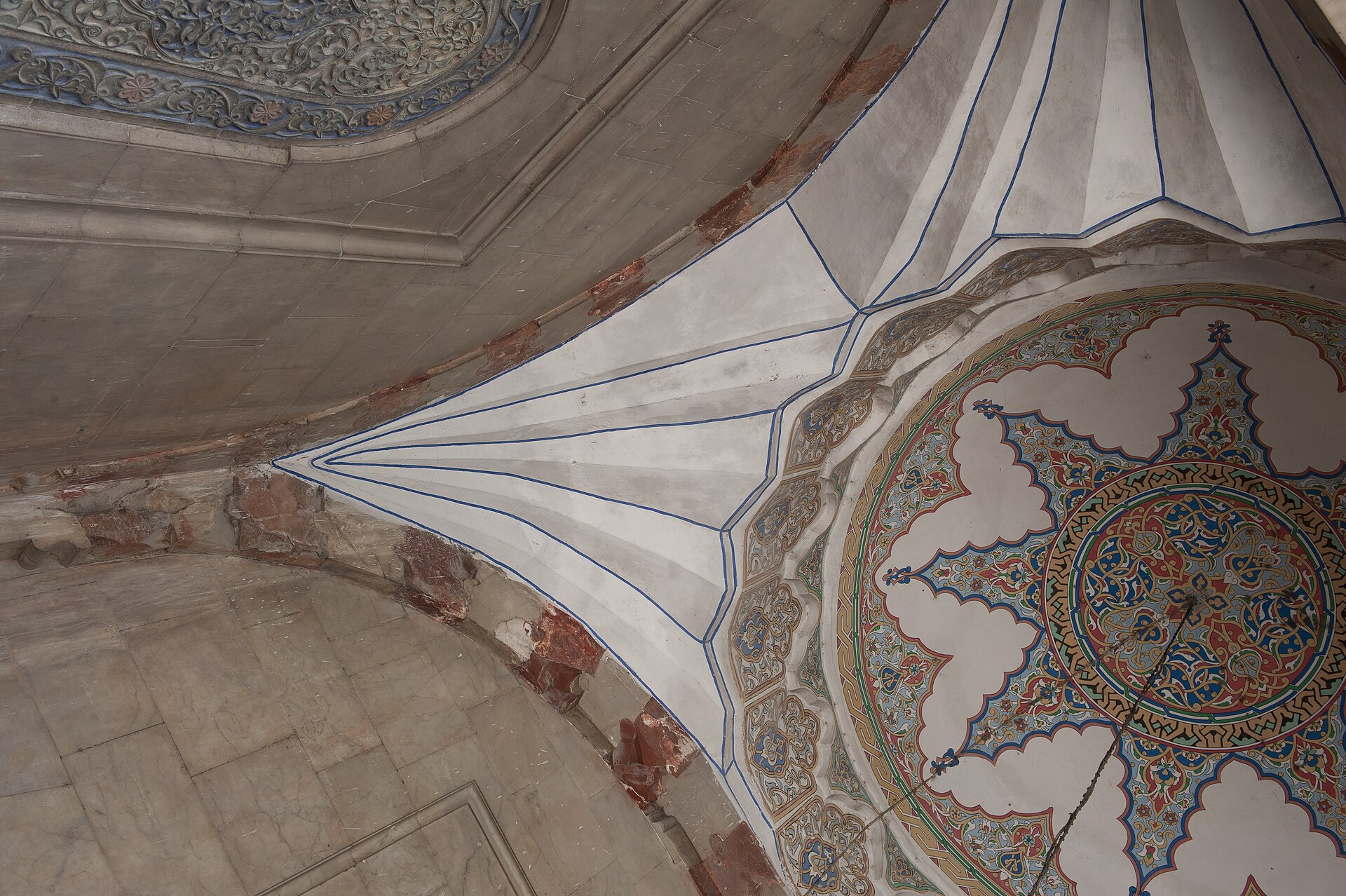 Amasya Yörgüç Paşa Mosque Exterior porch7656