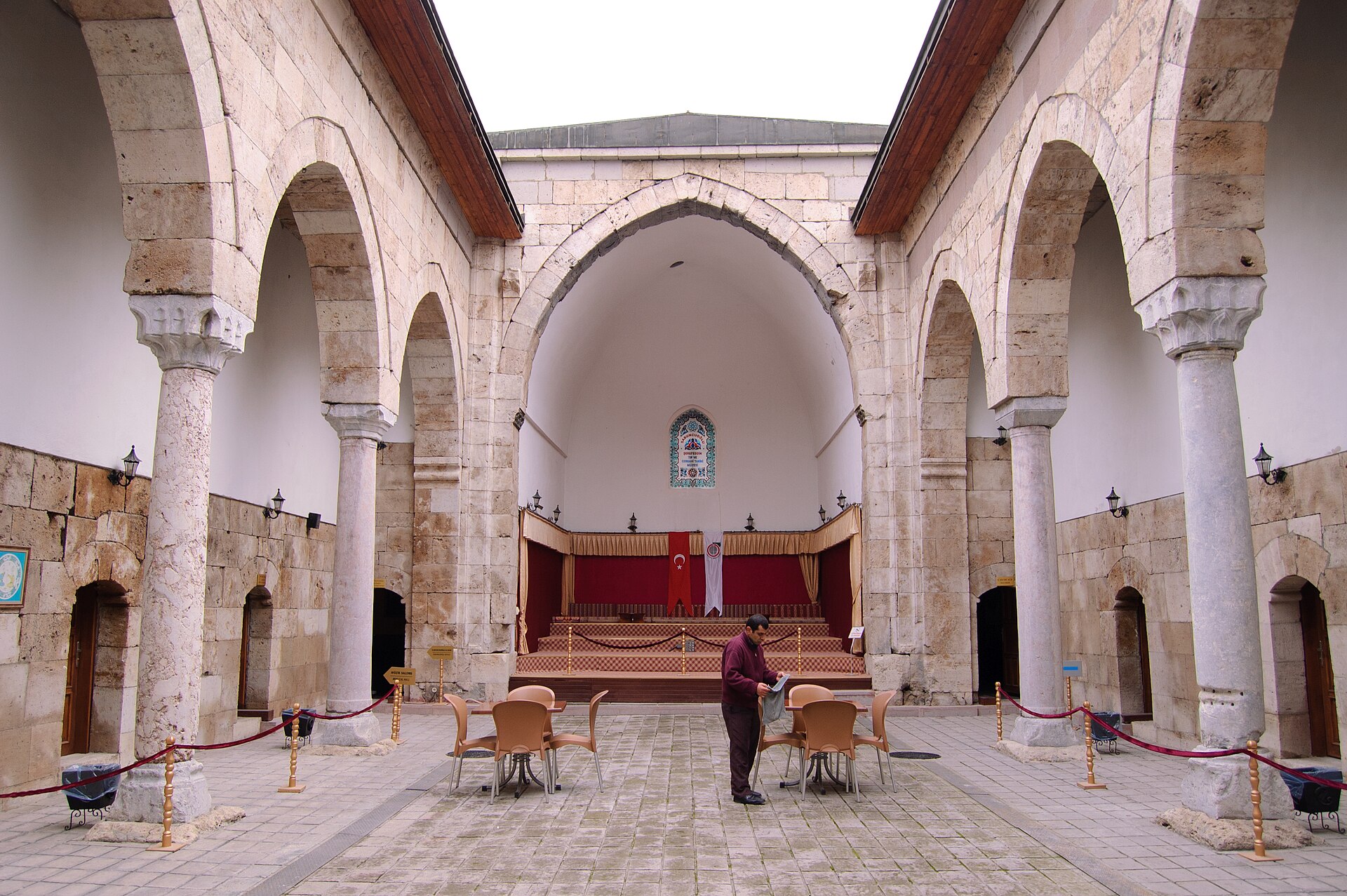 Pirinççi Mahallesi: Bimarhane ile Mehmed Paşa Külliyesi'nin Yeşilırmak Kıyısındaki Çevresi