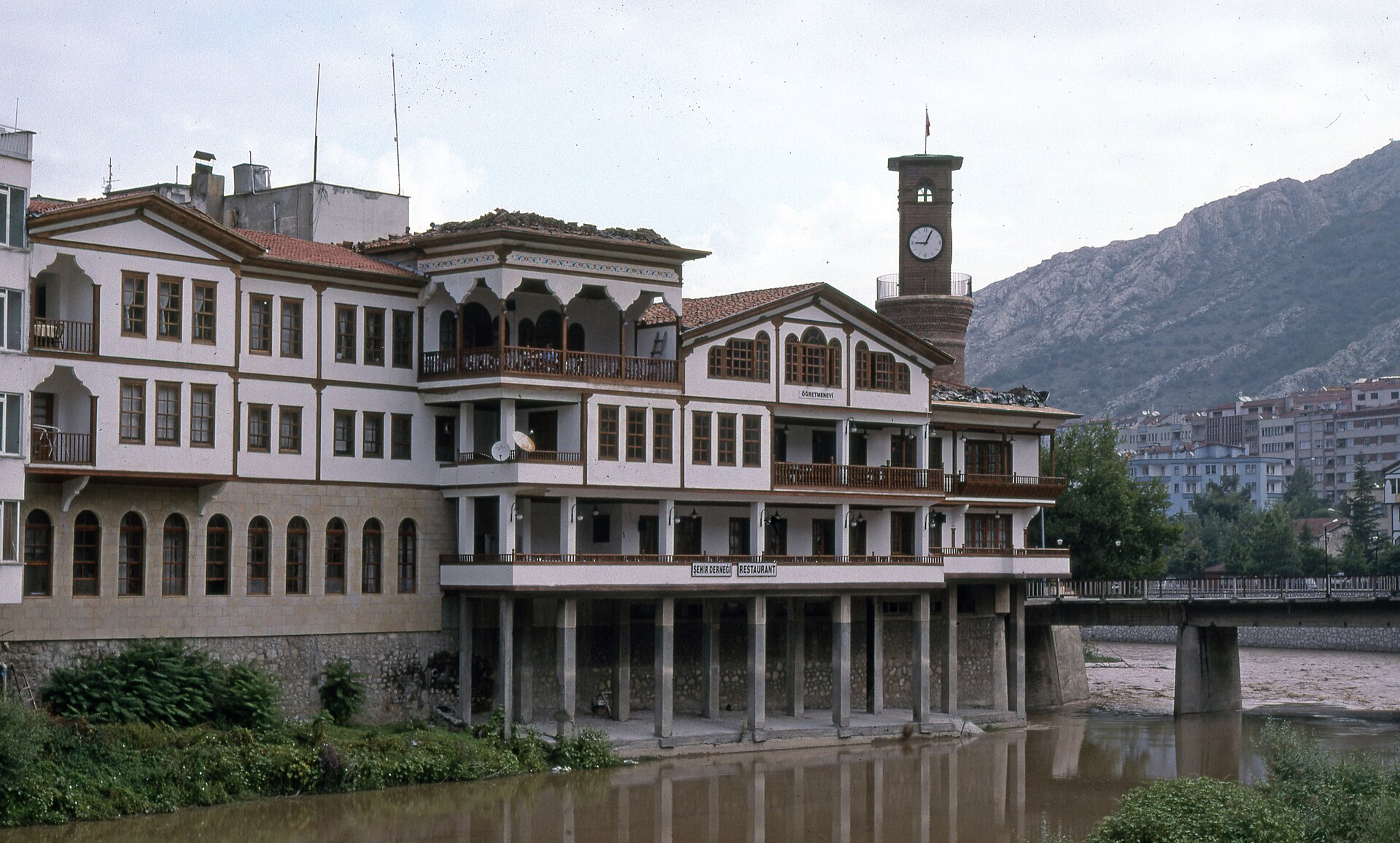 Amasya Yeşilmak Hükümet Bridge from west