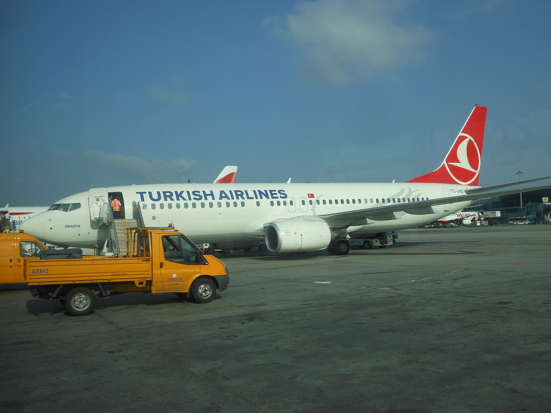 Turkish Airlines B737-8F2, TC-JHS, named Amasya, as TK 1807 IST-LYS