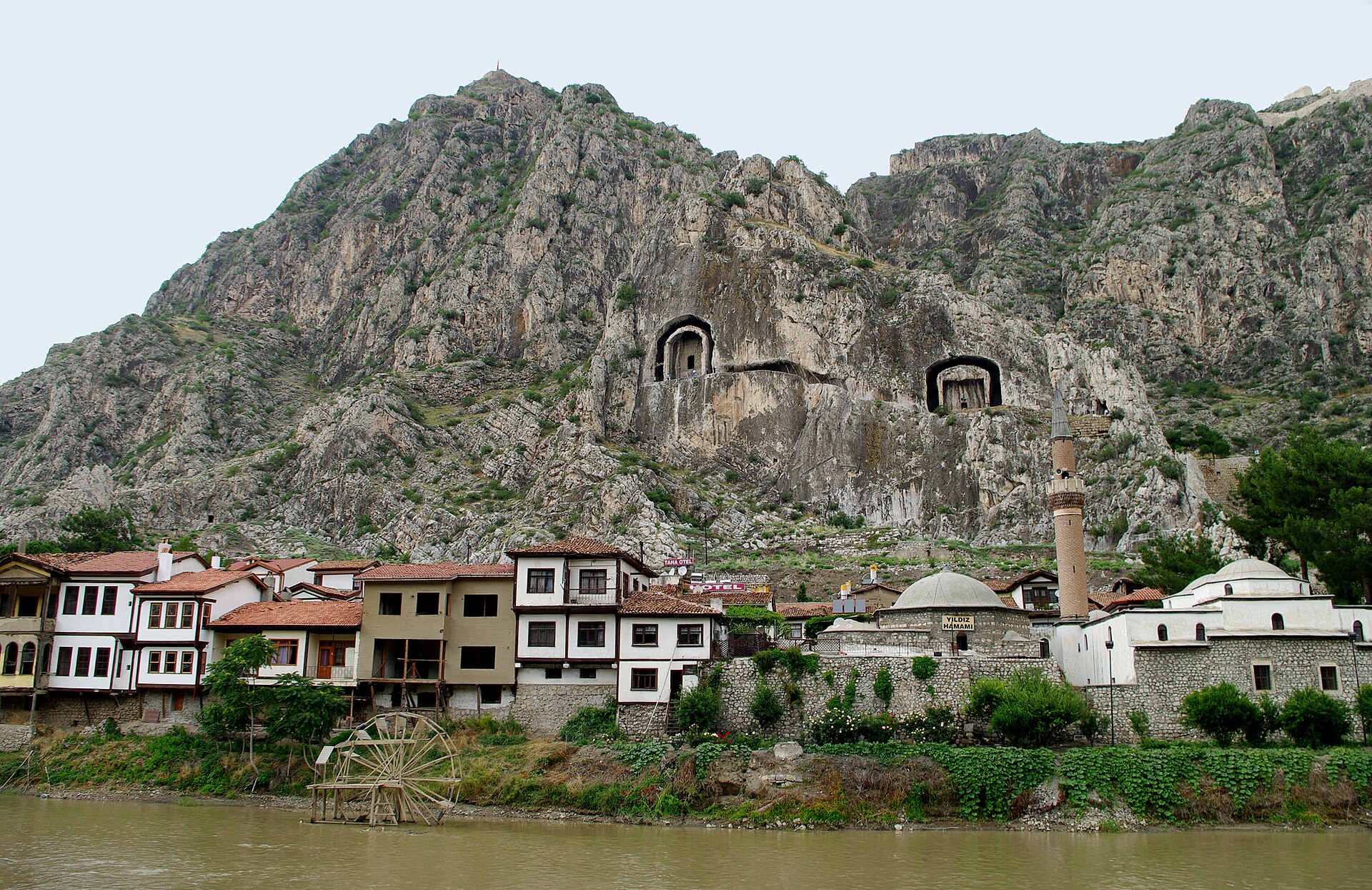 Hatuniye Mahallesi: Yeşilırmak Kıyısında Bir Caminin Adını Taşıyan Mahalle