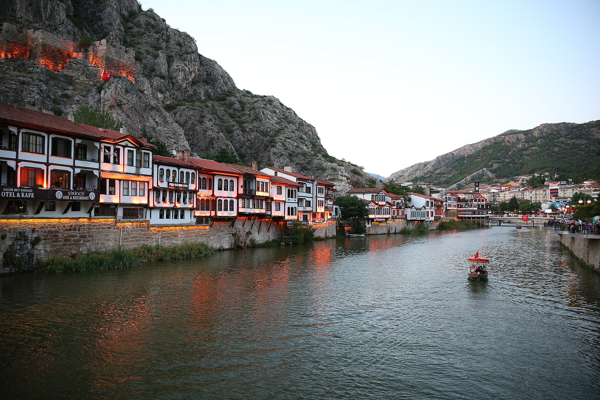 Yeşil Akar Amasya'nın Irmağı: A Folk Song from Amasya
