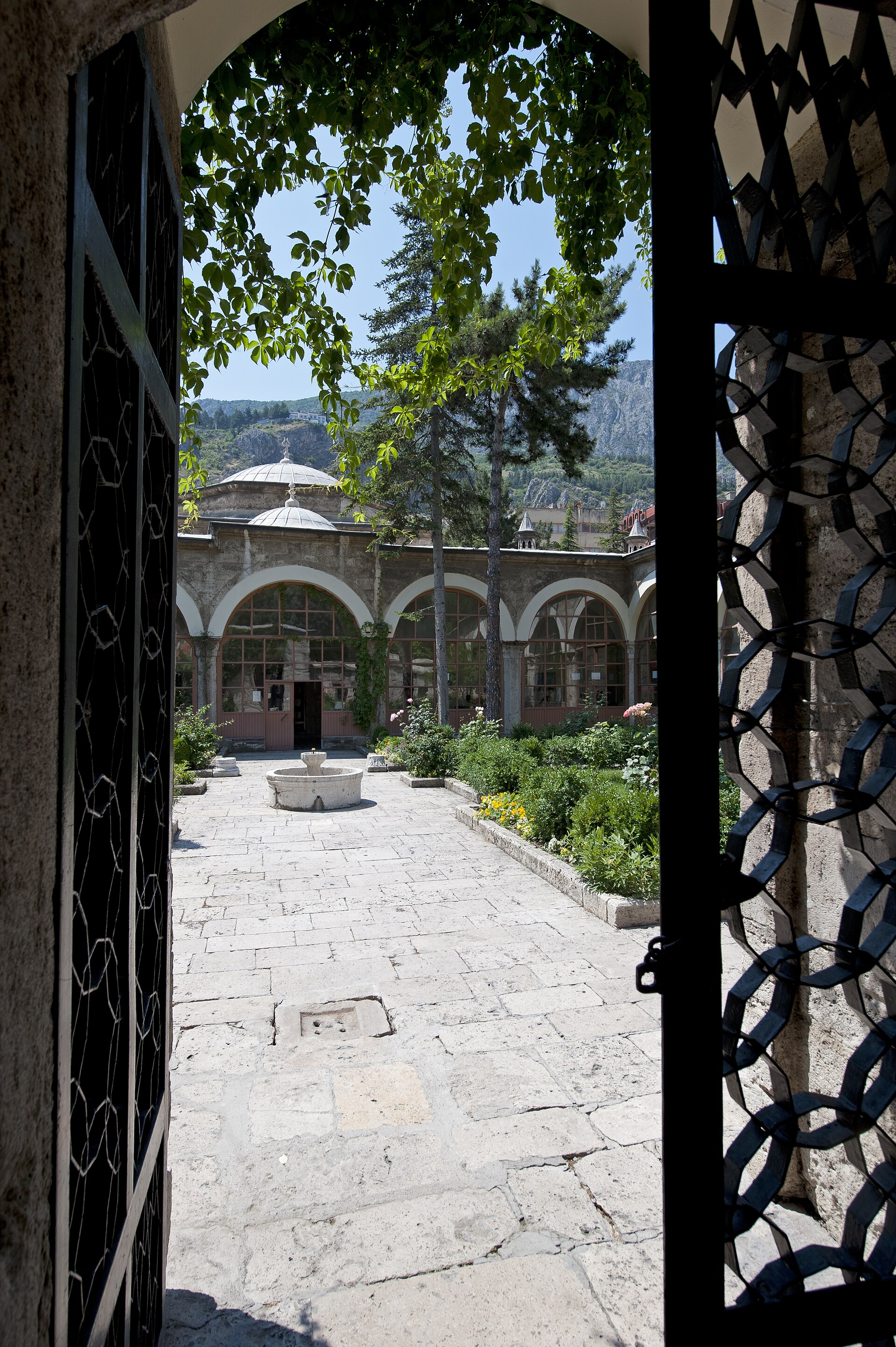 Cenânî Hüseyin Çelebi: Şehzade Ahmed'in Kâtip ve Hattat Şairi