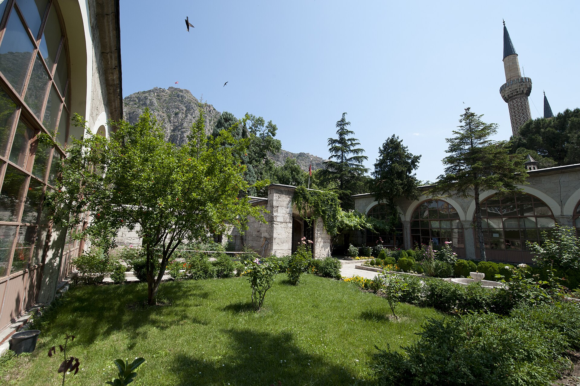 Yûsufefendizâde Abdullah Hilmî Efendi: Amasyalı Kurrâ Şeyhi ve Şair