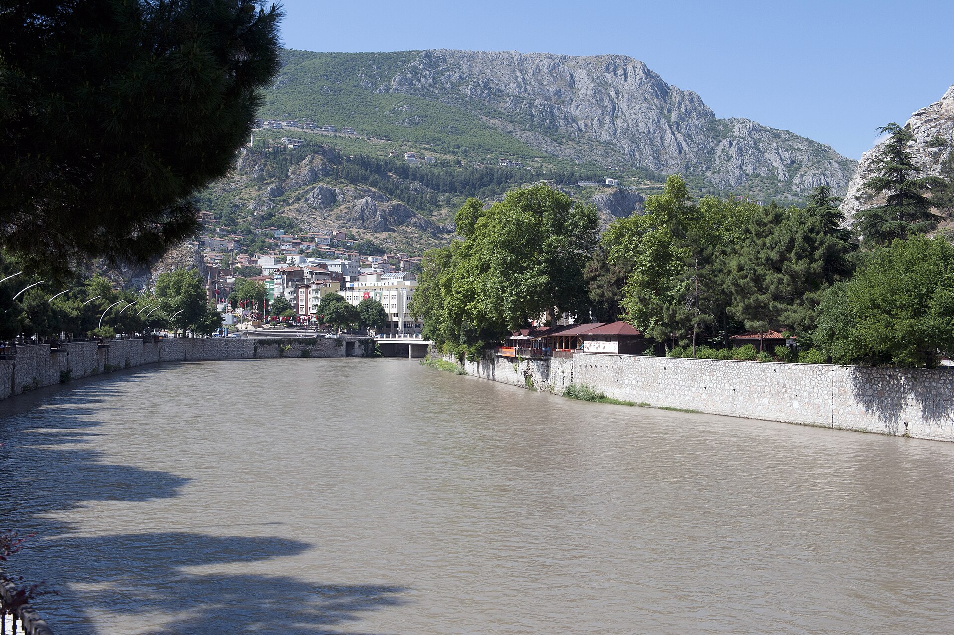 Amasya Yeşilmak to Hükümet Bridge from norfth