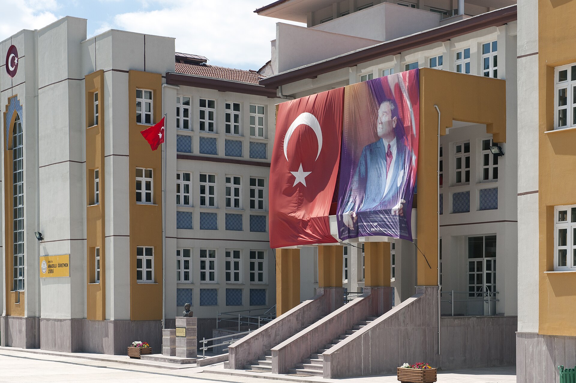 İskender Hâki Engin: Merzifonlu Öğretmen, Hattat ve Şair