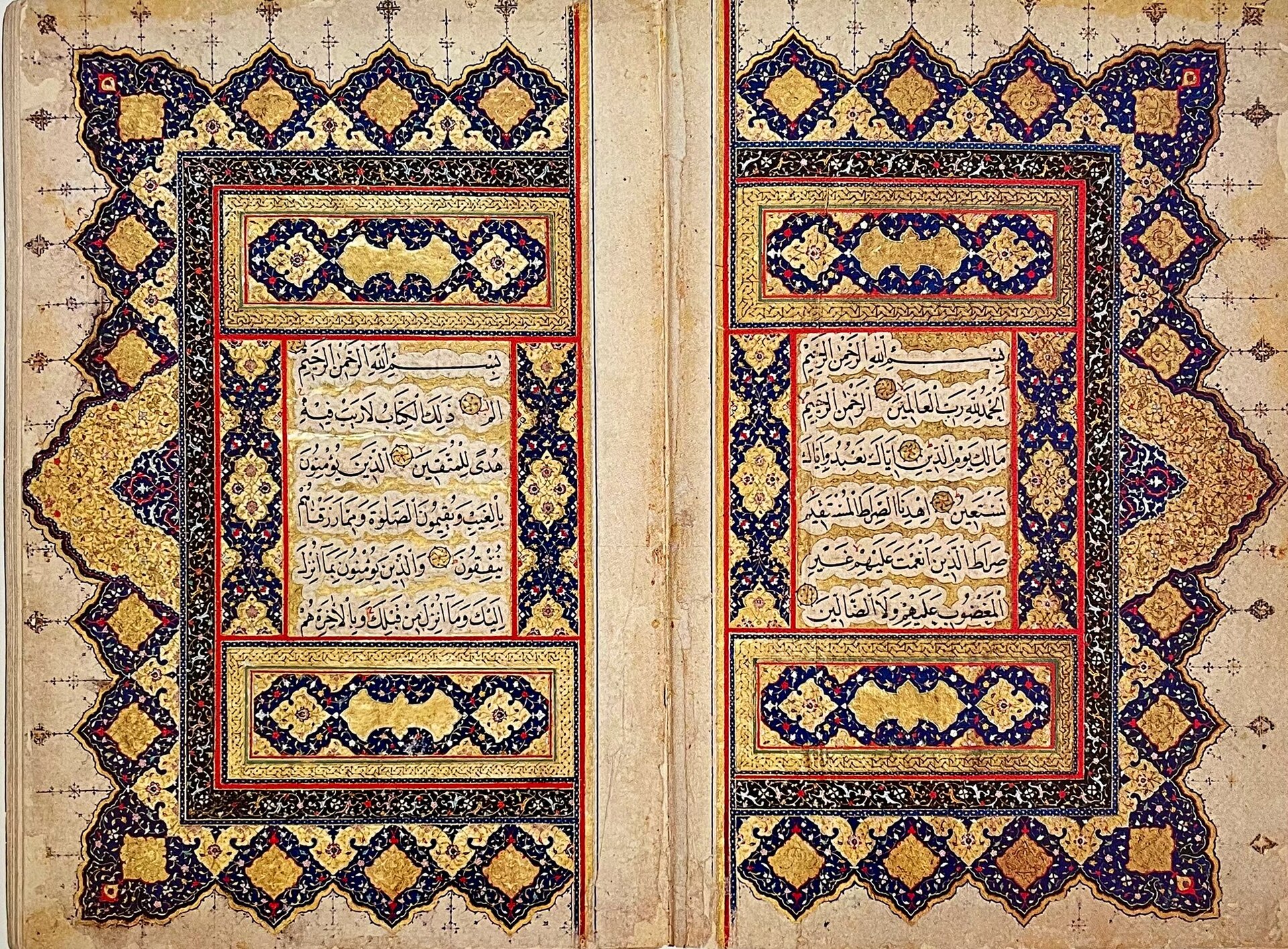 Opening pages from the Qur'an copied by Shaykh Hamdallah (AKM 00262)