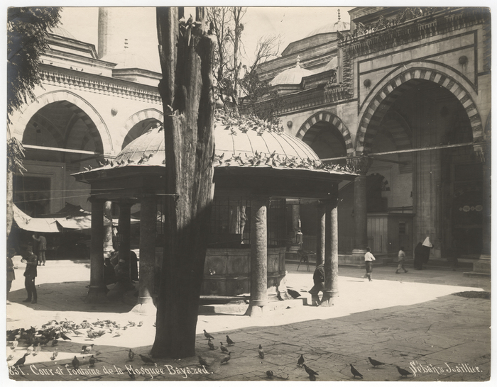 Cour et fontaine de la Mosquée Bayazed