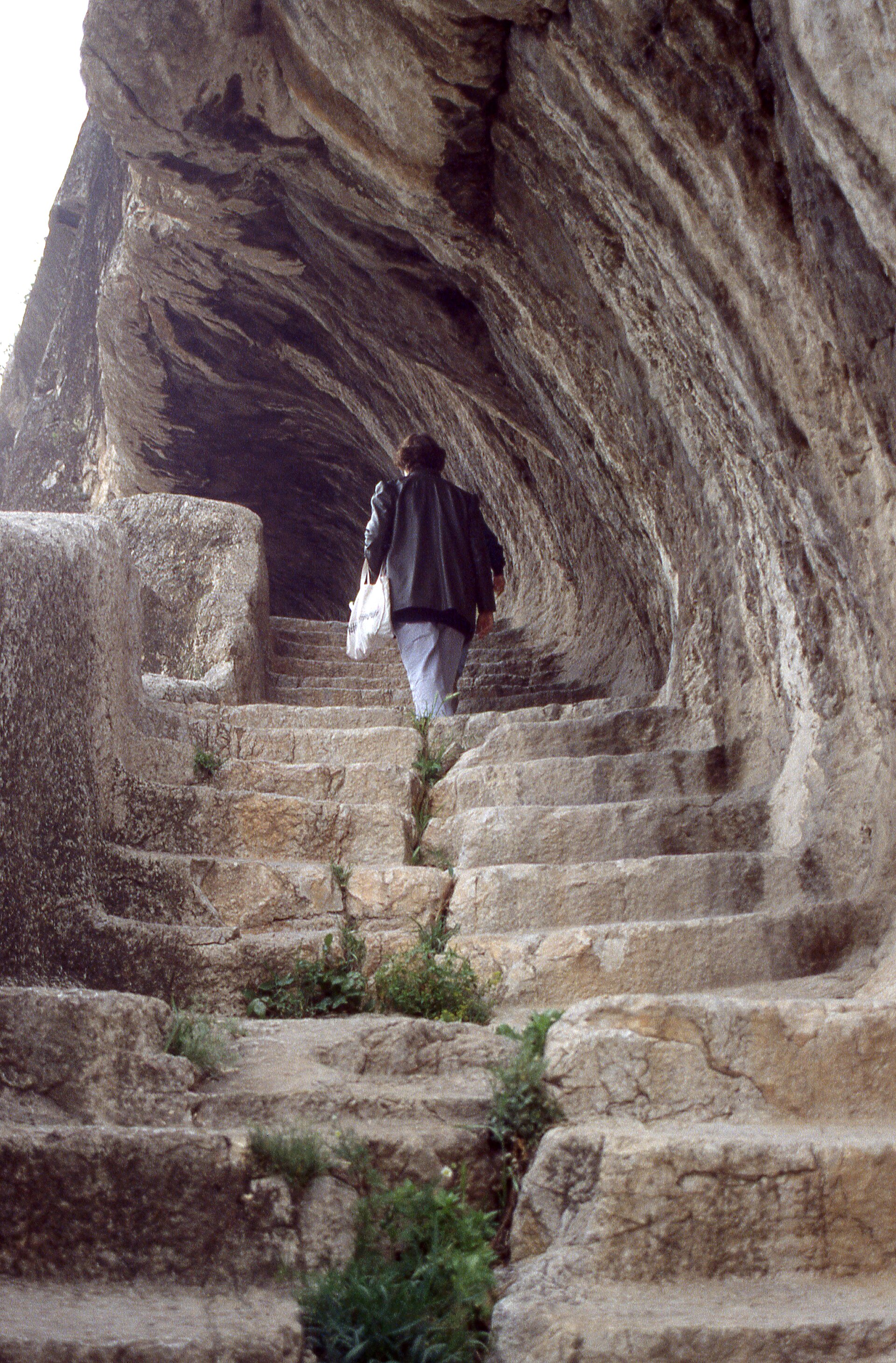 Amasya steps between tombs D and E