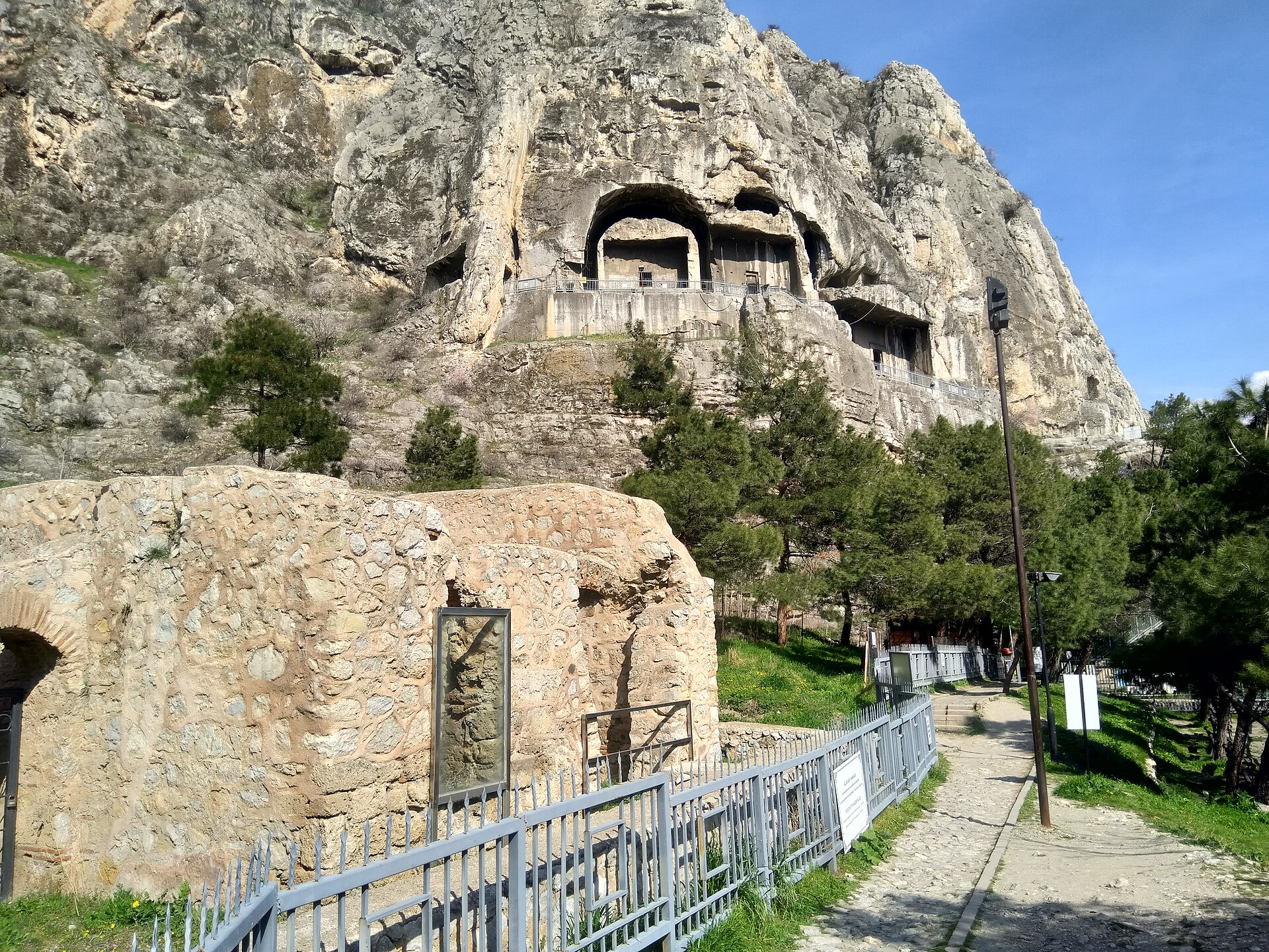 Selîmî: Yavuz Sultan Selim'in Edebî Kişiliği, Eserleri ve Şiirleri