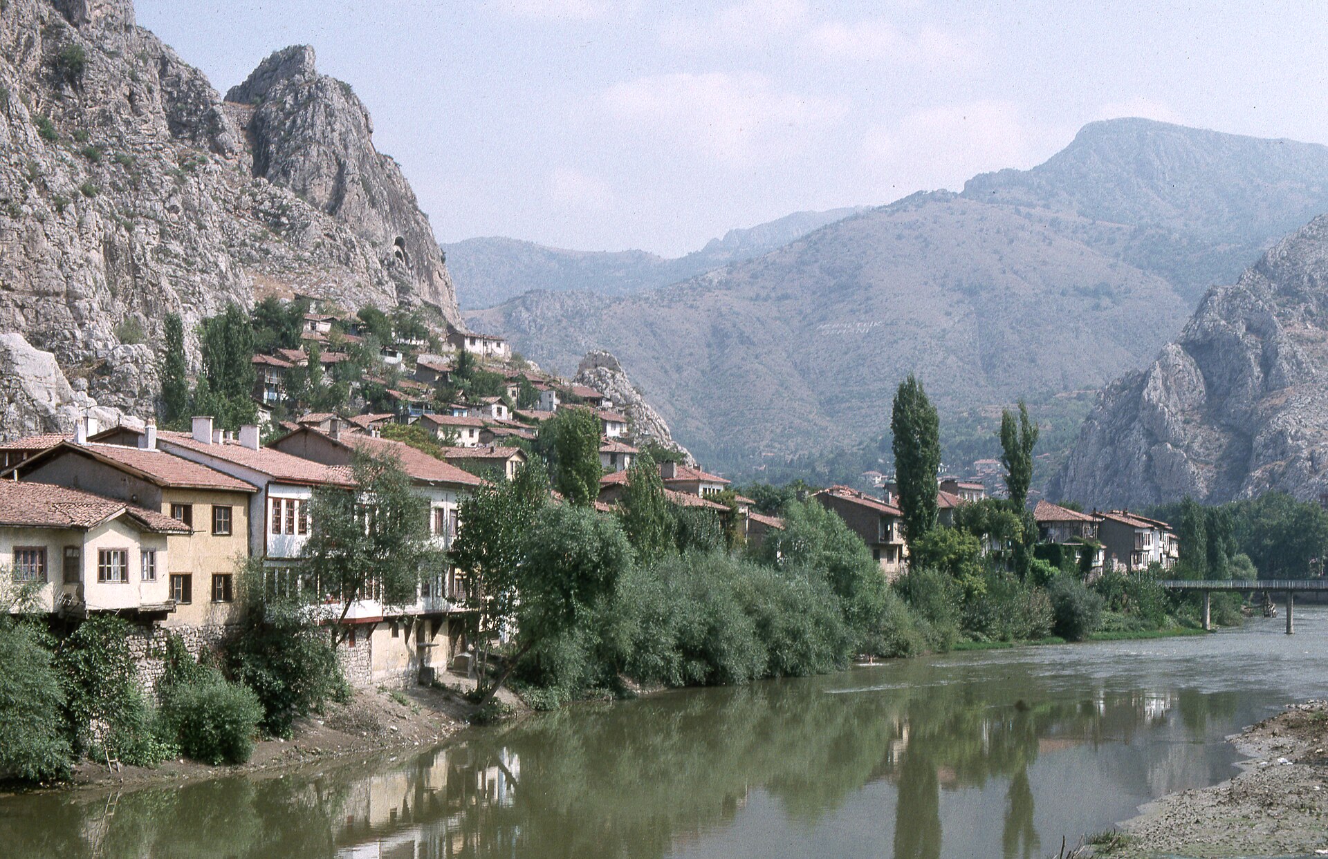 Amasya Yeşilmak İstasyon Bridge view to east