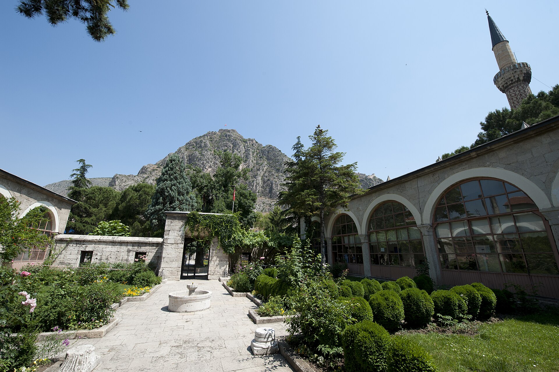 Melîhî: Fatih'in Nedimi Tokatlı Şair ve Amasya Meclisi Meselesi