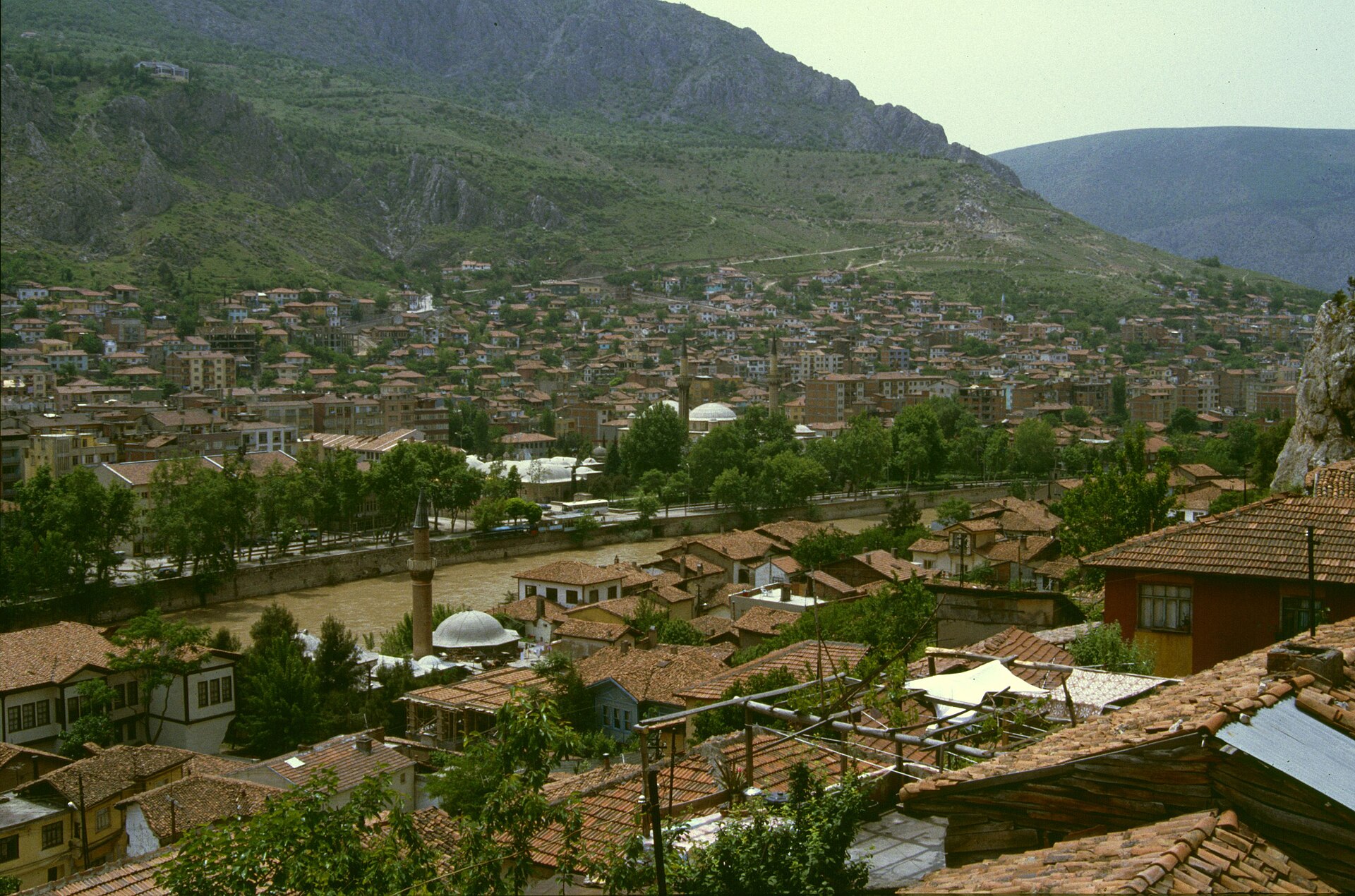 Amasya, Blick von den hellenistischen Gräbern auf die Stadt