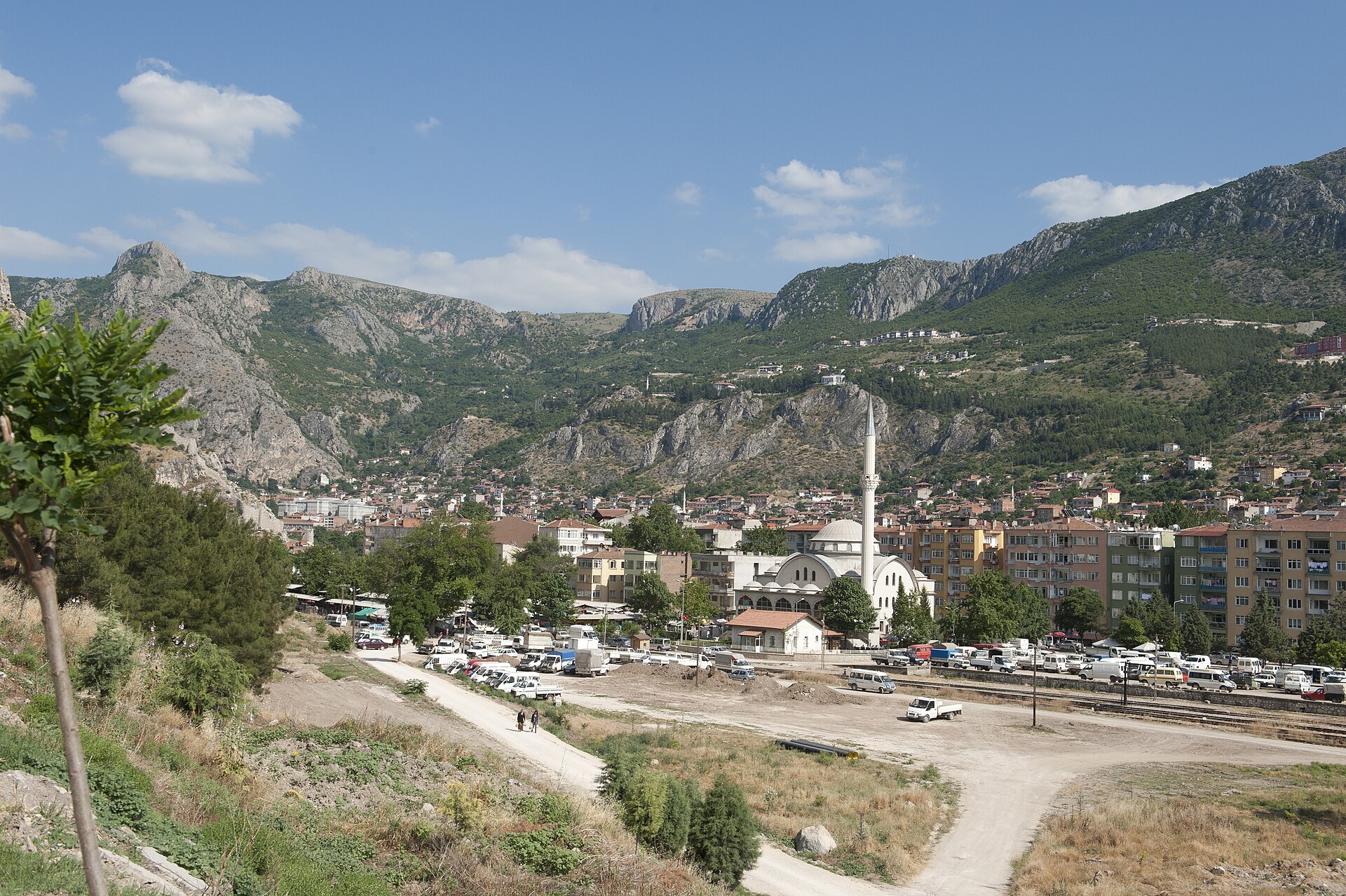 Yazıbağları Mahallesi: İltekin Gazi Vakfından Eryatağı İstasyonuna