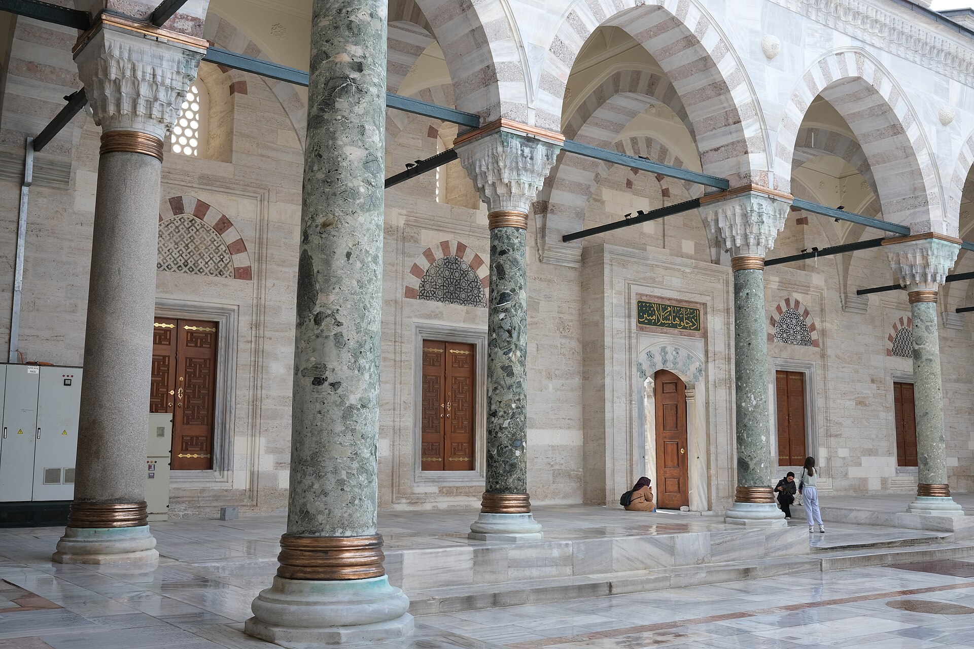 Beyazıt Camii Avlusu