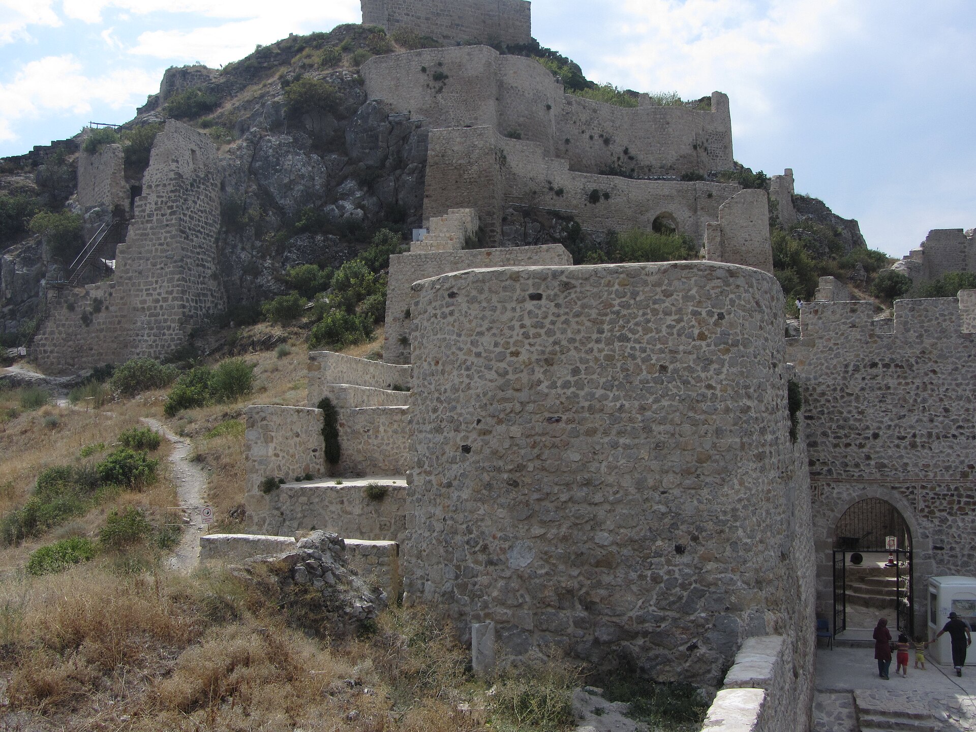Amasya Kalesi (Harşena Kalesi): Tarihçe, Cilanbolu Tüneli ve Kral Kaya Mezarları