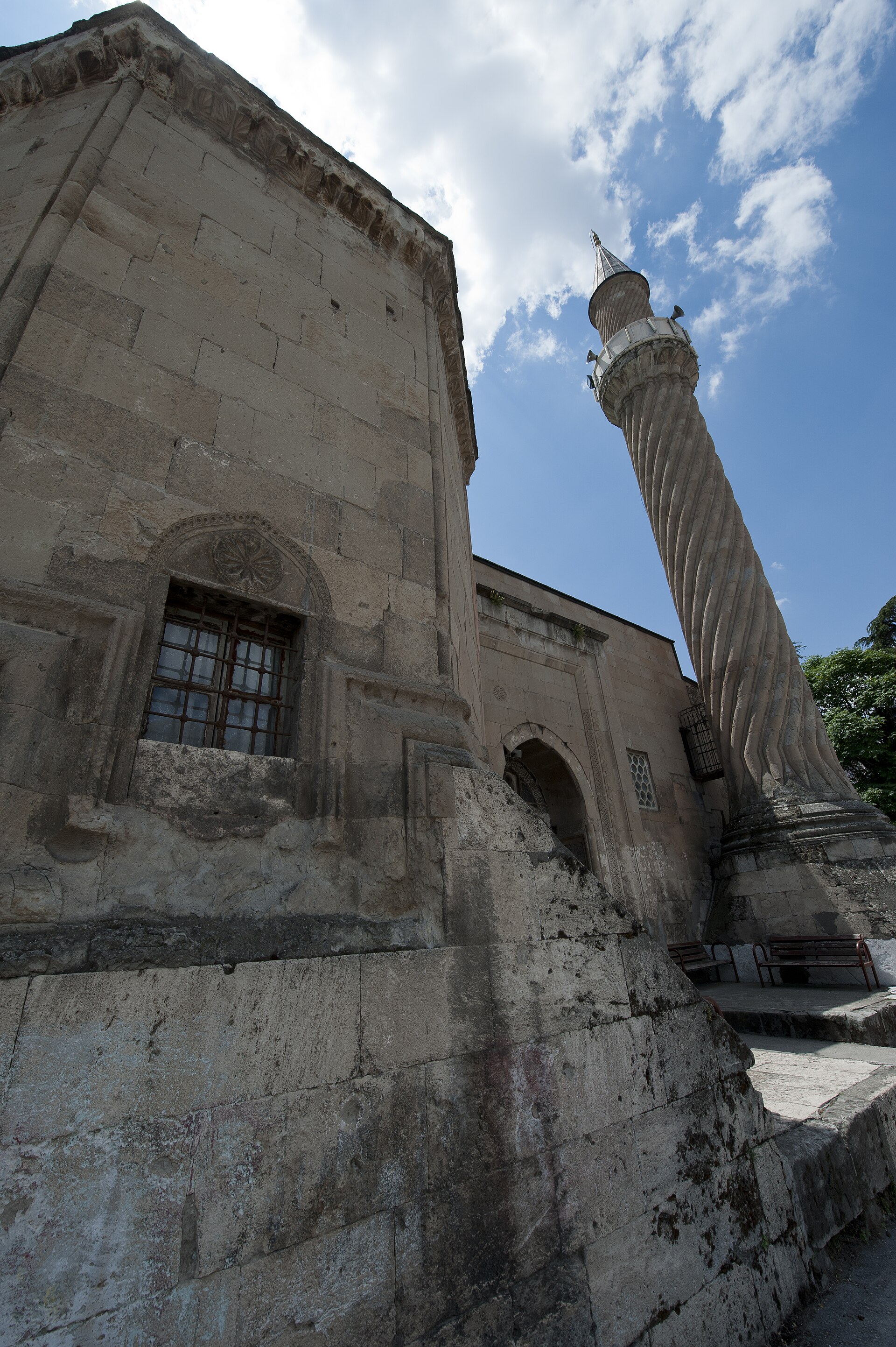 Burmalı Minare Camii: Selçuklu Taşında Burgulu Bir Minare