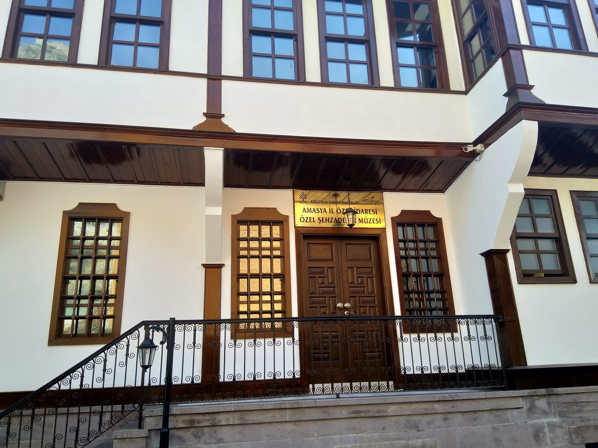 Şehzadeler Şehri Amasya: Tahta Giden Yolun Okulu