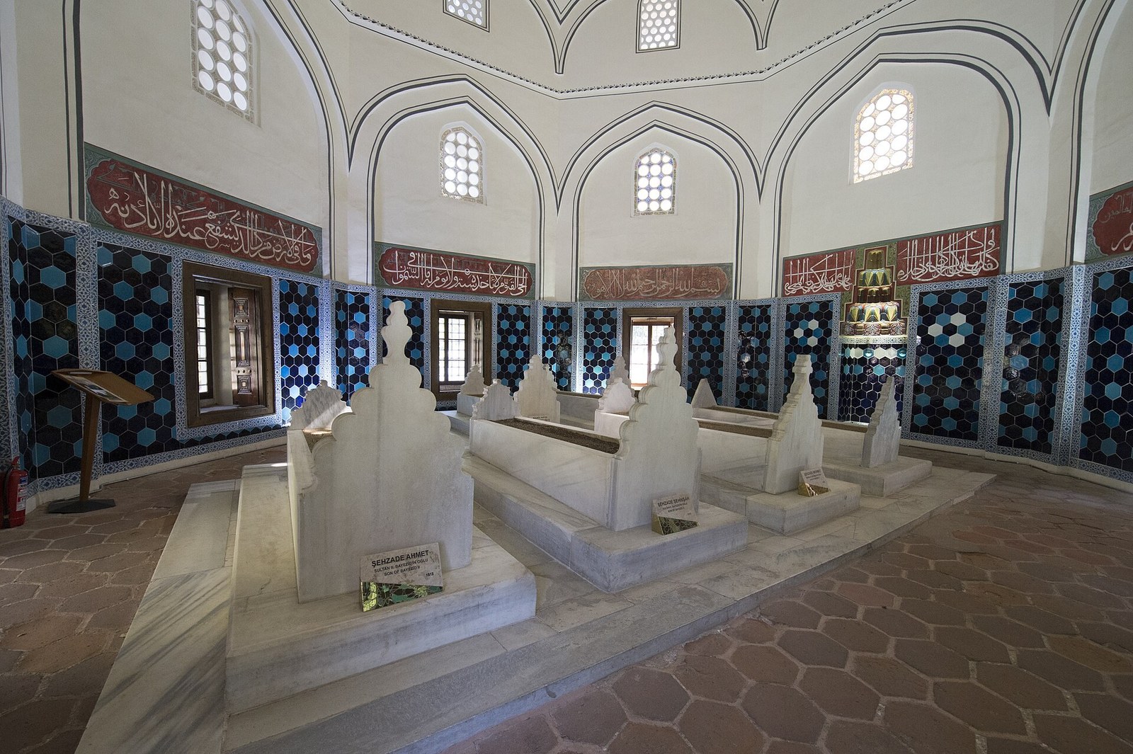 Münîrî-i Amâsî: Edebî Kişiliği, Eserleri ve Şiirleri