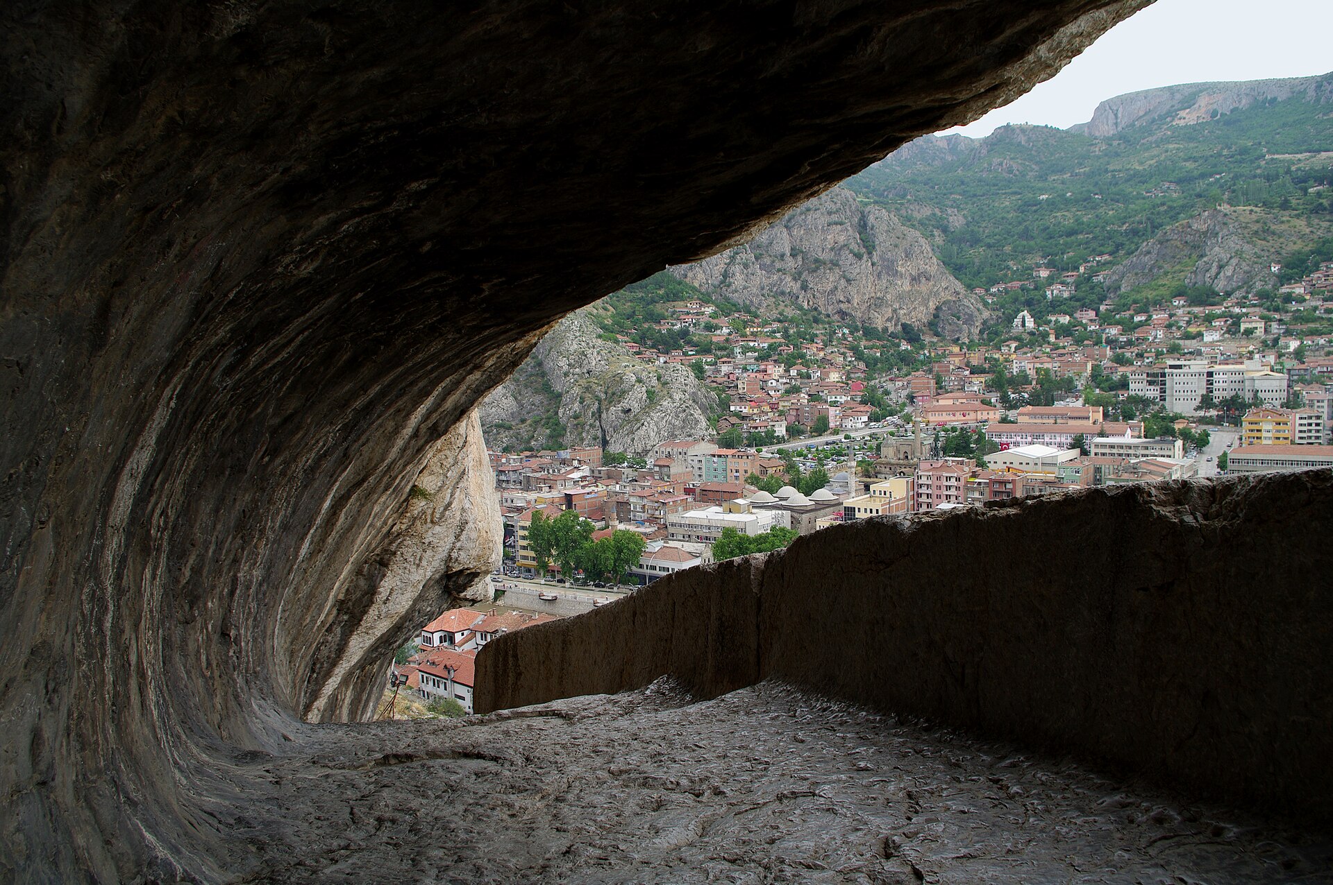 Dost Elinden Gelen Sâil: Amasya Türküsü