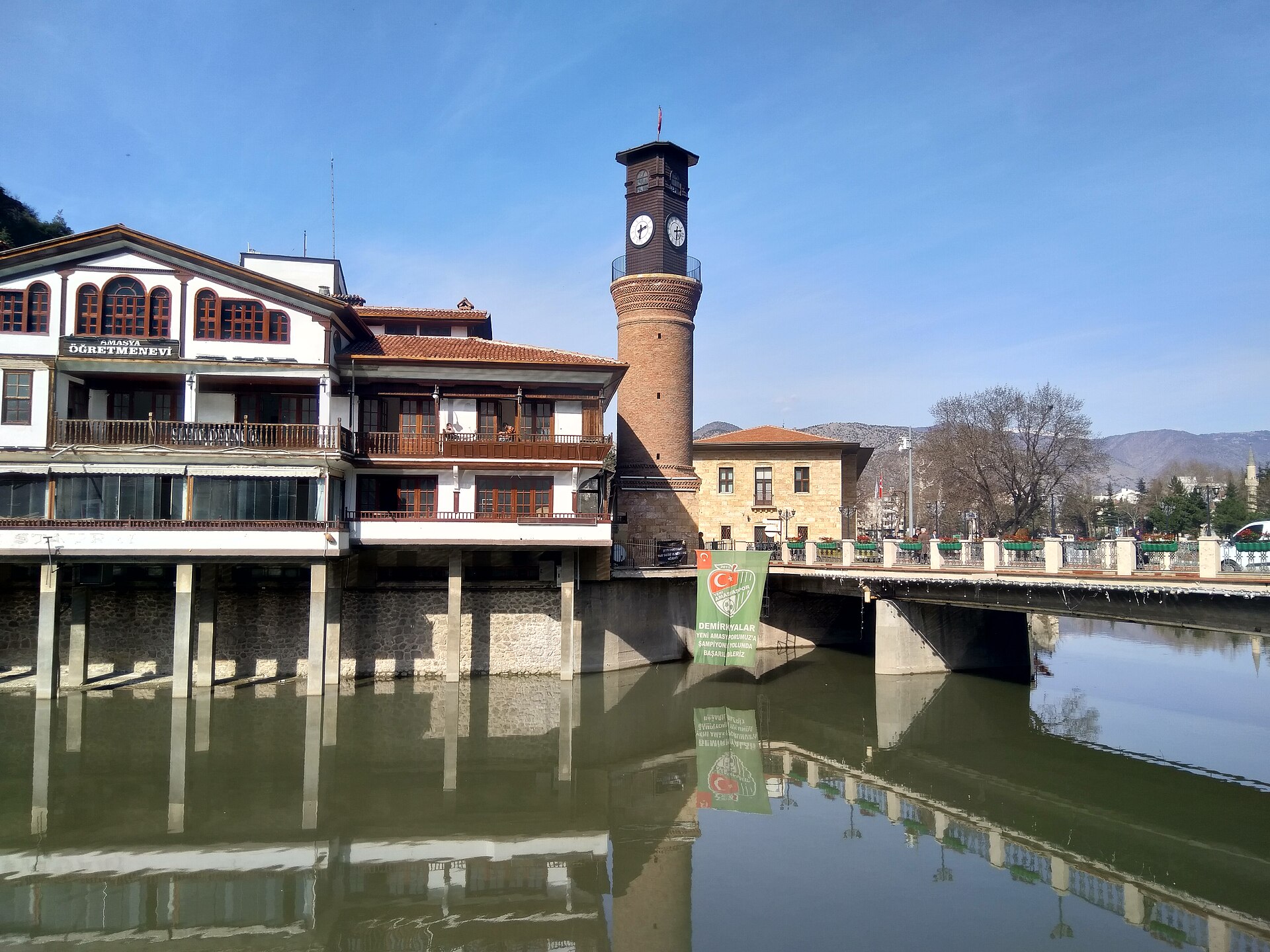 Amasya Saat Kulesi'nden bir görünüm.